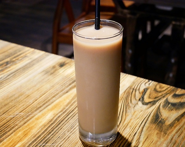 牛霸beefbar：牛霸beefbar-台北大安區牛肉麵  霸氣三寶一次享用  精燉雞粥滿滿精華在裡面 無雷餐點快來踩