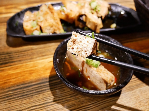 牛霸beefbar：牛霸beefbar-台北大安區牛肉麵  霸氣三寶一次享用  精燉雞粥滿滿精華在裡面 無雷餐點快來踩