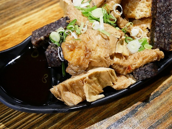 牛霸beefbar：牛霸beefbar-台北大安區牛肉麵  霸氣三寶一次享用  精燉雞粥滿滿精華在裡面 無雷餐點快來踩