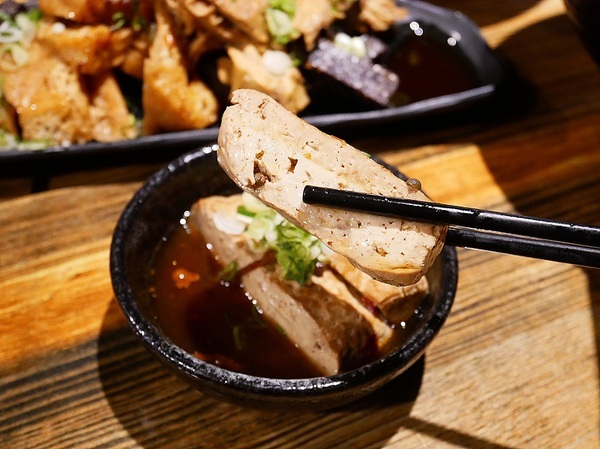 牛霸beefbar：牛霸beefbar-台北大安區牛肉麵  霸氣三寶一次享用  精燉雞粥滿滿精華在裡面 無雷餐點快來踩