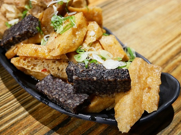 牛霸beefbar：牛霸beefbar-台北大安區牛肉麵  霸氣三寶一次享用  精燉雞粥滿滿精華在裡面 無雷餐點快來踩