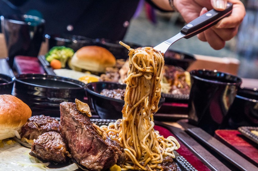 [台北信義]日本A4和牛牛排真的不用一千！最低280元起吃到超級烤箱厚切牛排！鉄火牛排TEKKA STEAK-新光三越A11店 - 大手牽小手。玩樂趣