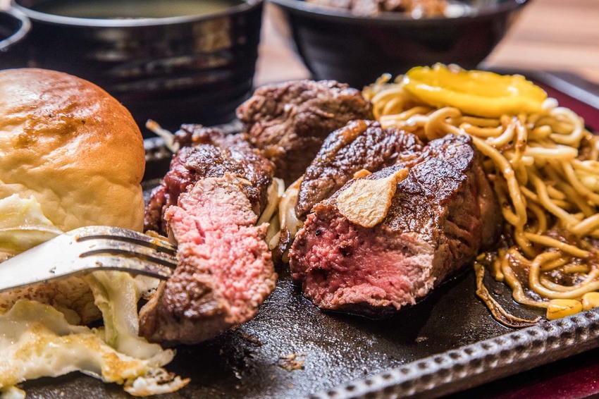 [台北信義]日本A4和牛牛排真的不用一千！最低280元起吃到超級烤箱厚切牛排！鉄火牛排TEKKA STEAK-新光三越A11店 - 大手牽小手。玩樂趣