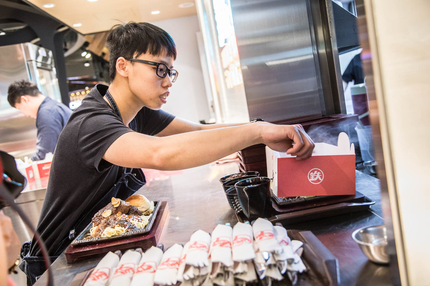 [台北信義]日本A4和牛牛排真的不用一千！最低280元起吃到超級烤箱厚切牛排！鉄火牛排TEKKA STEAK-新光三越A11店 - 大手牽小手。玩樂趣