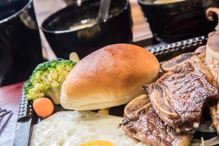 [台北信義]日本A4和牛牛排真的不用一千！最低280元起吃到超級烤箱厚切牛排！鉄火牛排TEKKA STEAK-新光三越A11店 - 大手牽小手。玩樂趣