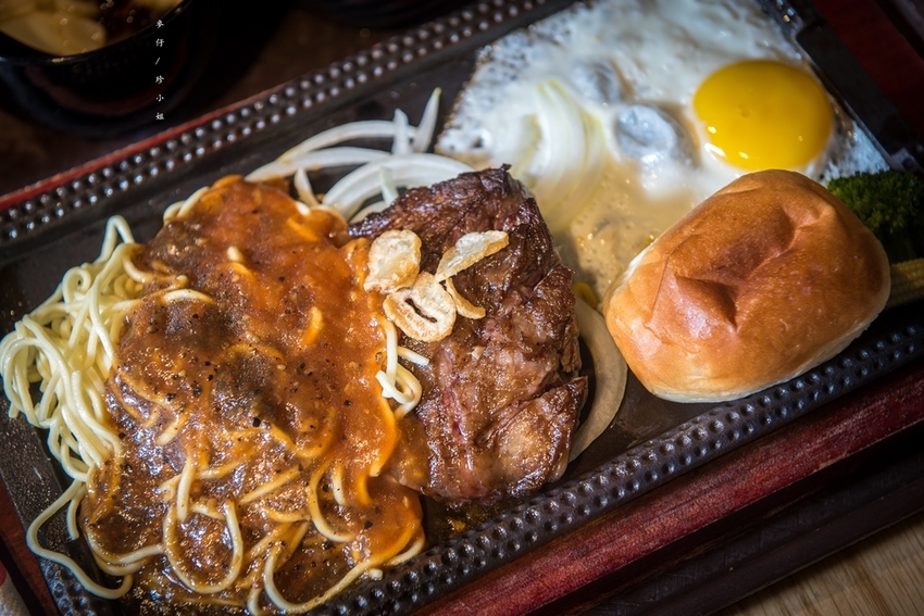 【台北美食】鉄火牛排2.0進駐新光三越A11美食街～900度超級烤箱製作的牛排280元起就吃得到｜捷運市政府站美食