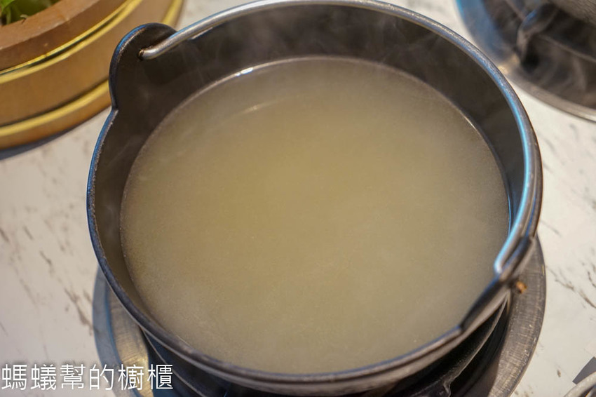 台中源鍋精緻鍋物 | 台中海鮮鍋物推薦，公益路美食，霸氣雙人海鮮船，特色麻油螃蟹鍋，回味無窮。 - 螞蟻幫的櫥櫃
