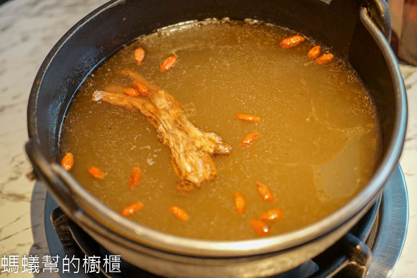 台中源鍋精緻鍋物 | 台中海鮮鍋物推薦，公益路美食，霸氣雙人海鮮船，特色麻油螃蟹鍋，回味無窮。 - 螞蟻幫的櫥櫃