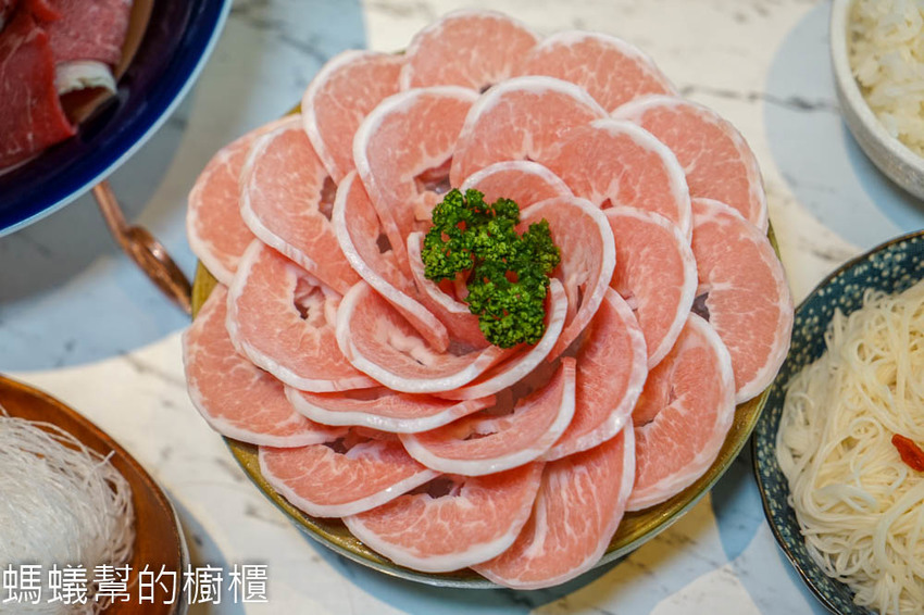 台中源鍋精緻鍋物 | 台中海鮮鍋物推薦，公益路美食，霸氣雙人海鮮船，特色麻油螃蟹鍋，回味無窮。 - 螞蟻幫的櫥櫃