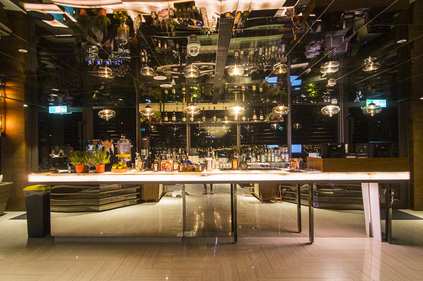 【宜蘭景點】羅東夜景私房景點|村却國際溫泉酒店|THE ROOF 190星空酒吧~宜蘭首創空中酒吧,羅東百萬夜景盡收眼底