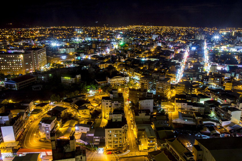 【宜蘭景點】羅東夜景私房景點|村却國際溫泉酒店|THE ROOF 190星空酒吧~宜蘭首創空中酒吧,羅東百萬夜景盡收眼底