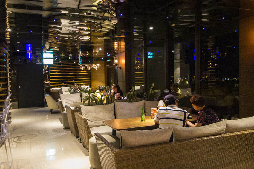 【宜蘭景點】羅東夜景私房景點|村却國際溫泉酒店|THE ROOF 190星空酒吧~宜蘭首創空中酒吧,羅東百萬夜景盡收眼底