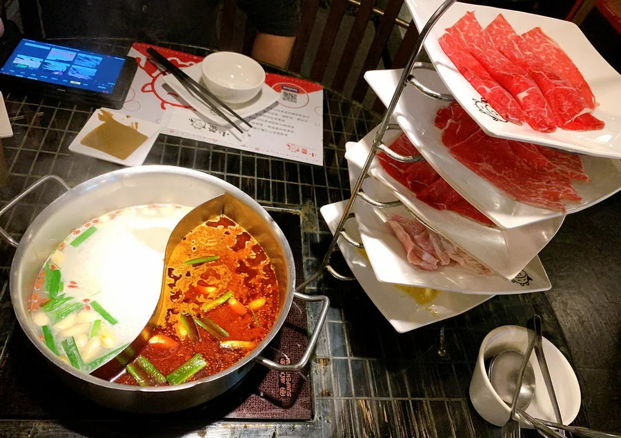 台中大坑必買伴手禮，超好吃重乳酪蛋糕賣完就打烊，季節限定萊姆口味必買，單顆金箔包裝超有質感