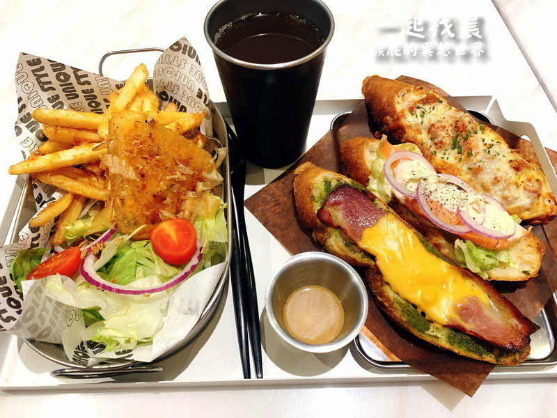 台中大坑必買伴手禮，超好吃重乳酪蛋糕賣完就打烊，季節限定萊姆口味必買，單顆金箔包裝超有質感