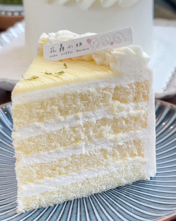 宜蘭必訪的咖啡廳就是這間「花轟小姐」,必點水果戚風蛋糕系列、雙層巴斯克乳酪蛋糕,減糖配方很加分!另有千層蛋糕可以選擇,下次來宜蘭旅遊別錯過了! - 阿華田的美食日記