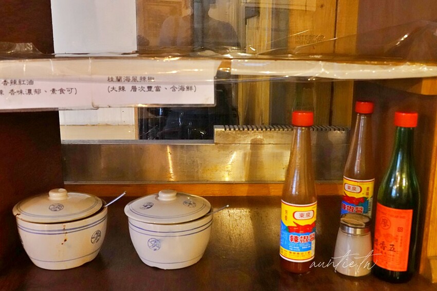 【台中】桂蘭麵，巷弄中老宅麵店，手切滷肉飯爆多香菜，50元雞腿麵可遇不可求