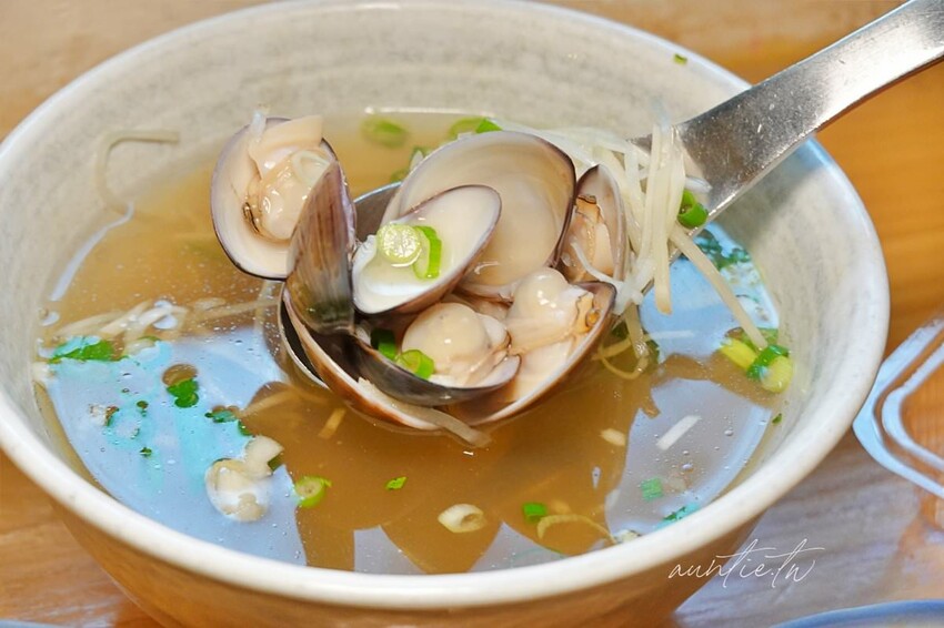 【台中】桂蘭麵，巷弄中老宅麵店，手切滷肉飯爆多香菜，50元雞腿麵可遇不可求