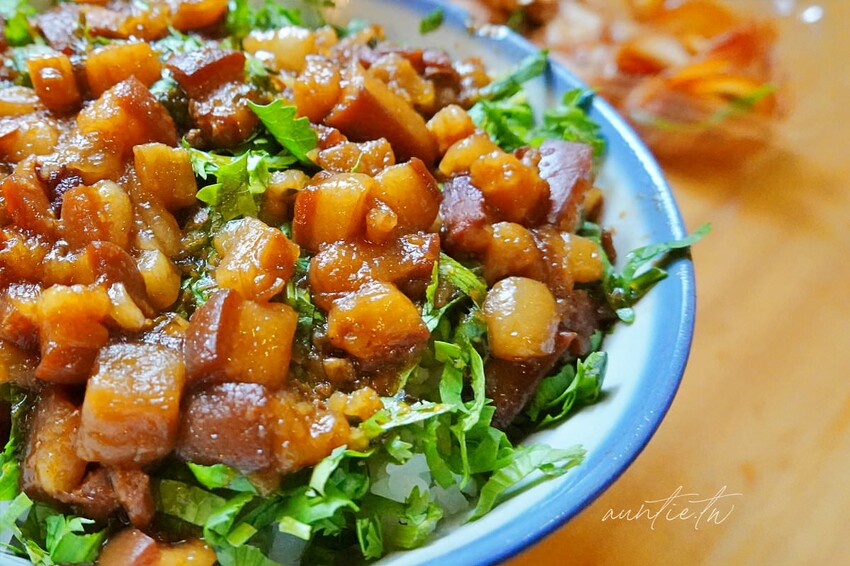 【台中】桂蘭麵，巷弄中老宅麵店，手切滷肉飯爆多香菜，50元雞腿麵可遇不可求