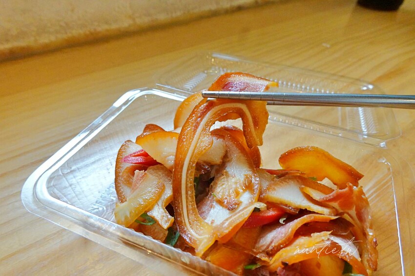 【台中】桂蘭麵，巷弄中老宅麵店，手切滷肉飯爆多香菜，50元雞腿麵可遇不可求