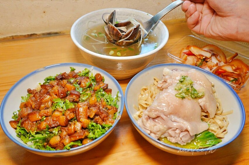 【台中】桂蘭麵，巷弄中老宅麵店，手切滷肉飯爆多香菜，50元雞腿麵可遇不可求