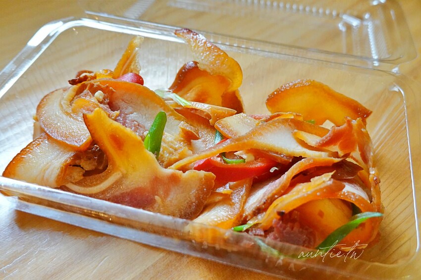 【台中】桂蘭麵，巷弄中老宅麵店，手切滷肉飯爆多香菜，50元雞腿麵可遇不可求