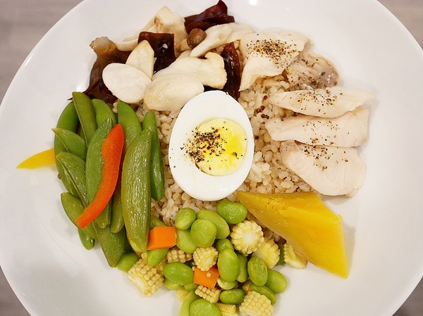 初莧Choosing：初莧Choosing-台中北屯區義大利麵、低卡餐  前一天吃太多嗎？  那今天就來這邊減少罪惡感  輕鬆、飽足又沒負擔