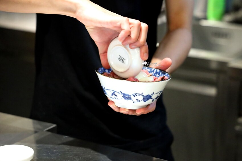 台北市中山區忠孝復興站 | YORUよる 現烤現切紐約客牛定食不用500元 連續三年榮獲米其林餐盤推薦