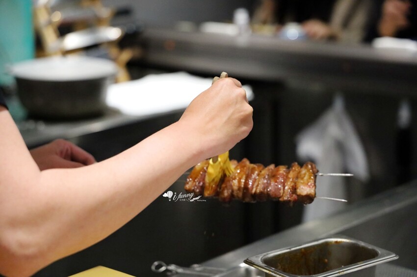 台北市中山區忠孝復興站 | YORUよる 現烤現切紐約客牛定食不用500元 連續三年榮獲米其林餐盤推薦