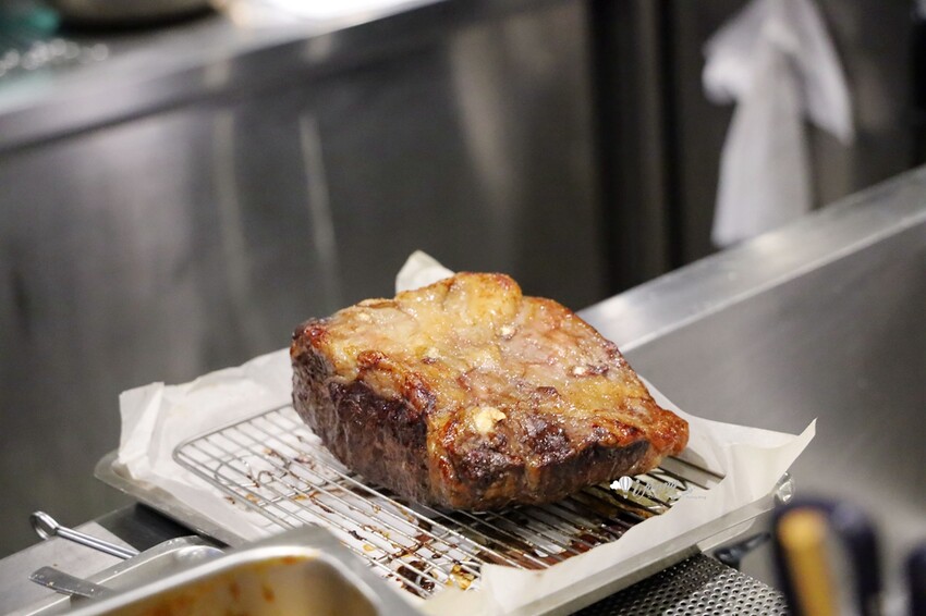 台北市中山區忠孝復興站 | YORUよる 現烤現切紐約客牛定食不用500元 連續三年榮獲米其林餐盤推薦