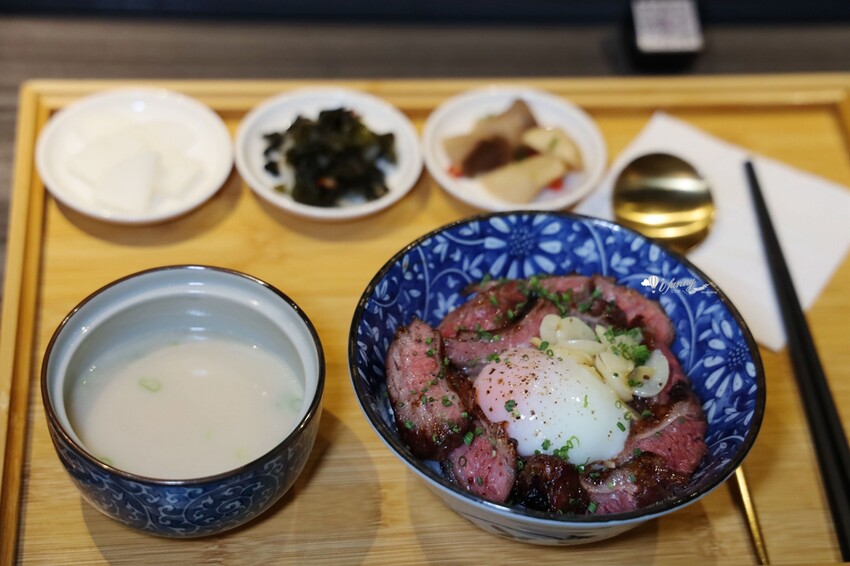 台北市中山區忠孝復興站 | YORUよる 現烤現切紐約客牛定食不用500元 連續三年榮獲米其林餐盤推薦