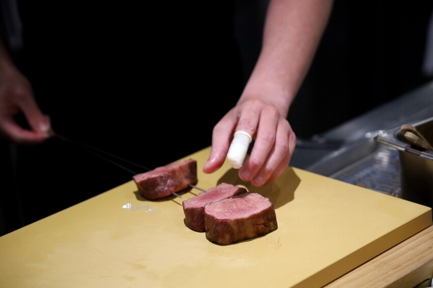 台北市中山區忠孝復興站 | YORUよる 現烤現切紐約客牛定食不用500元 連續三年榮獲米其林餐盤推薦