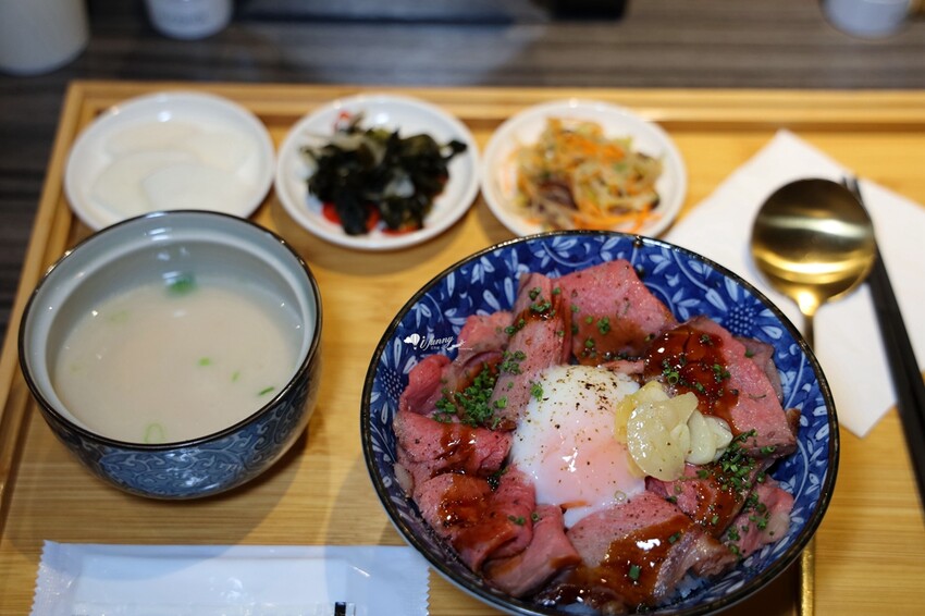 台北市中山區忠孝復興站 | YORUよる 現烤現切紐約客牛定食不用500元 連續三年榮獲米其林餐盤推薦