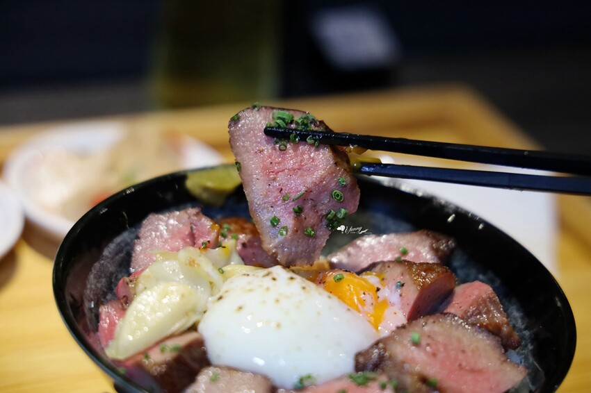 台北市中山區忠孝復興站 | YORUよる 現烤現切紐約客牛定食不用500元 連續三年榮獲米其林餐盤推薦