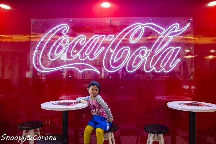 【玩樂．台北】7-ELEVEN X 可口可樂聯名門市／7-11威京門市～大紅色搶眼裝潢與可口可樂絕版收藏品，可樂迷必打卡