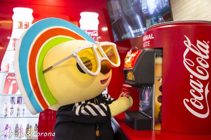 【玩樂．台北】7-ELEVEN X 可口可樂聯名門市／7-11威京門市～大紅色搶眼裝潢與可口可樂絕版收藏品，可樂迷必打卡