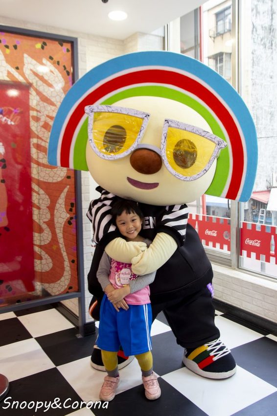 【玩樂．台北】7-ELEVEN X 可口可樂聯名門市／7-11威京門市～大紅色搶眼裝潢與可口可樂絕版收藏品，可樂迷必打卡