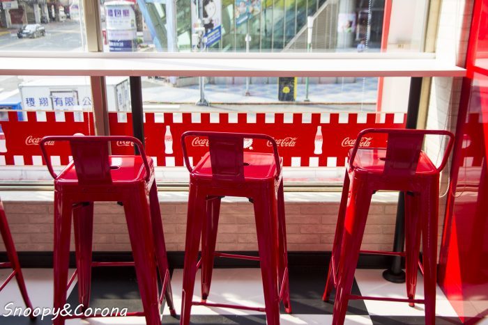 【玩樂．台北】7-ELEVEN X 可口可樂聯名門市／7-11威京門市～大紅色搶眼裝潢與可口可樂絕版收藏品，可樂迷必打卡