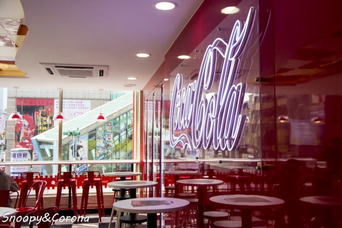 【玩樂．台北】7-ELEVEN X 可口可樂聯名門市／7-11威京門市～大紅色搶眼裝潢與可口可樂絕版收藏品，可樂迷必打卡