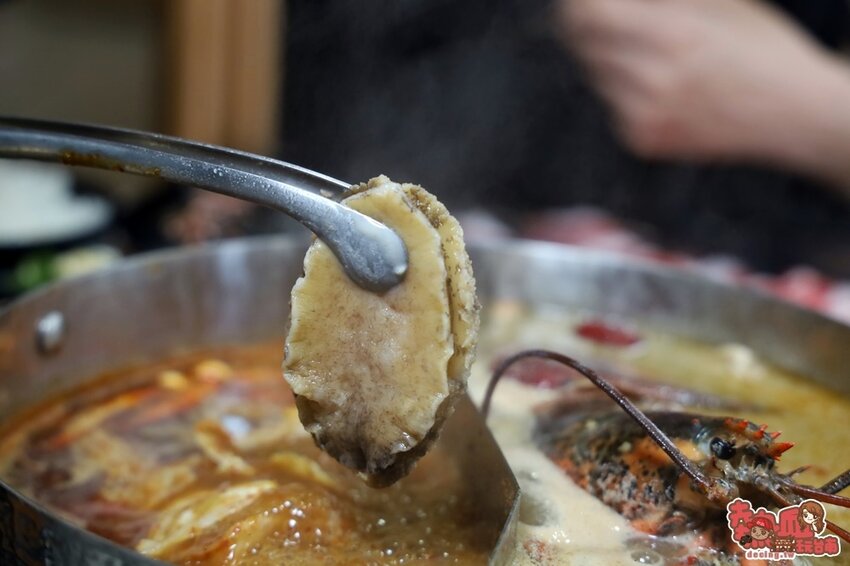 【台南火鍋】叢林系南洋風格型態的火鍋店!海鮮肉品滿到整個快溢出來。母親節、父親節聚餐推薦:花花世界鍋物WHATSWORLDresort-台南東區總店-火鍋界中的唯一奇葩 - 熱血玩台南。跳躍新世界