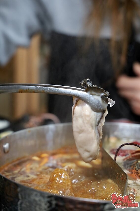 【台南火鍋】叢林系南洋風格型態的火鍋店!海鮮肉品滿到整個快溢出來。母親節、父親節聚餐推薦:花花世界鍋物WHATSWORLDresort-台南東區總店-火鍋界中的唯一奇葩 - 熱血玩台南。跳躍新世界