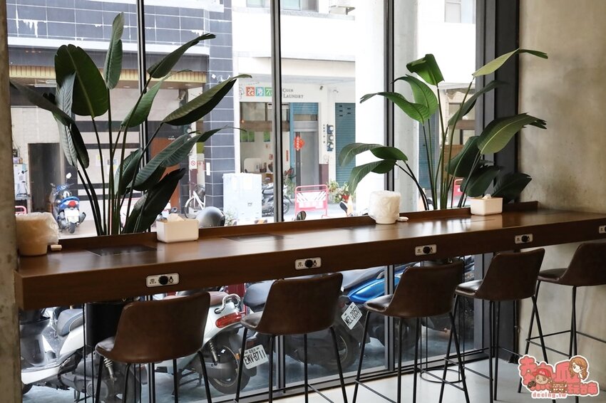 【台南火鍋】叢林系南洋風格型態的火鍋店!海鮮肉品滿到整個快溢出來。母親節、父親節聚餐推薦:花花世界鍋物WHATSWORLDresort-台南東區總店-火鍋界中的唯一奇葩 - 熱血玩台南。跳躍新世界