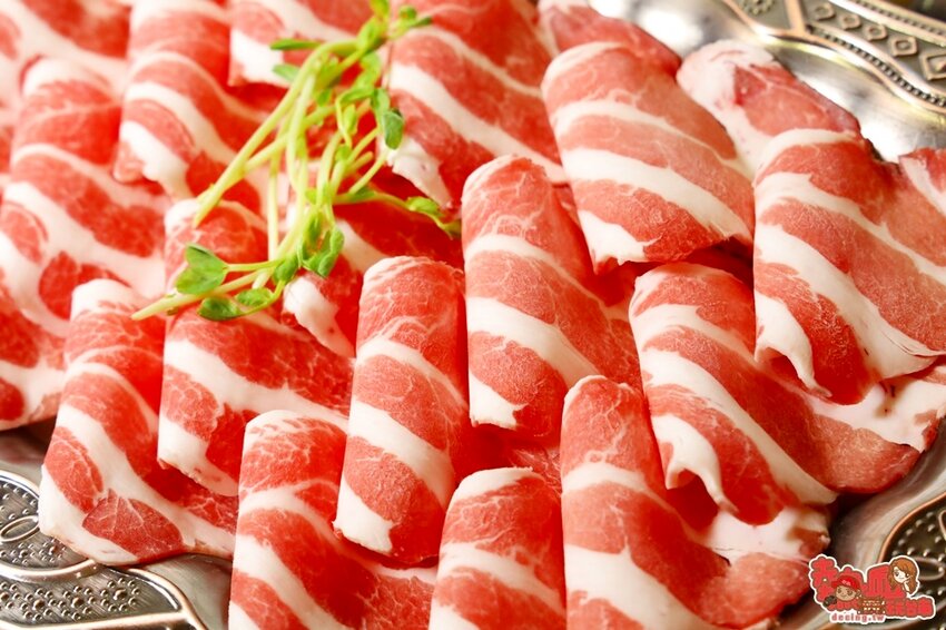 【台南火鍋】叢林系南洋風格型態的火鍋店!海鮮肉品滿到整個快溢出來。母親節、父親節聚餐推薦:花花世界鍋物WHATSWORLDresort-台南東區總店-火鍋界中的唯一奇葩 - 熱血玩台南。跳躍新世界