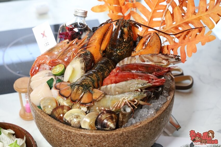 【台南火鍋】叢林系南洋風格型態的火鍋店!海鮮肉品滿到整個快溢出來。母親節、父親節聚餐推薦:花花世界鍋物WHATSWORLDresort-台南東區總店-火鍋界中的唯一奇葩 - 熱血玩台南。跳躍新世界