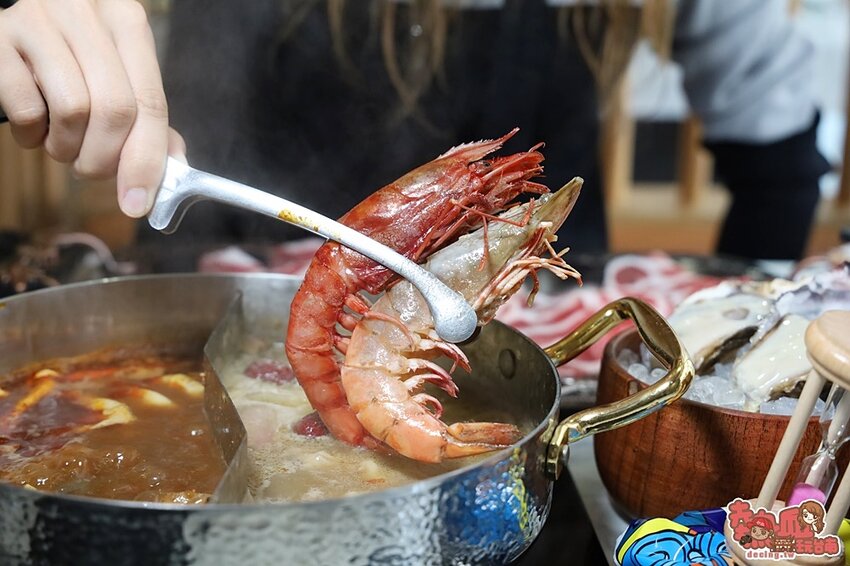 【台南火鍋】叢林系南洋風格型態的火鍋店!海鮮肉品滿到整個快溢出來。母親節、父親節聚餐推薦:花花世界鍋物WHATSWORLDresort-台南東區總店-火鍋界中的唯一奇葩 - 熱血玩台南。跳躍新世界