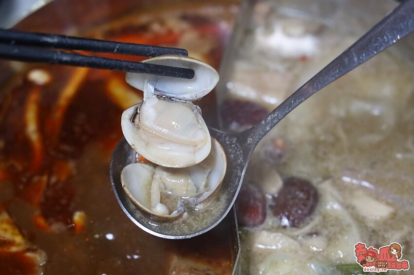 【台南火鍋】叢林系南洋風格型態的火鍋店!海鮮肉品滿到整個快溢出來。母親節、父親節聚餐推薦:花花世界鍋物WHATSWORLDresort-台南東區總店-火鍋界中的唯一奇葩 - 熱血玩台南。跳躍新世界