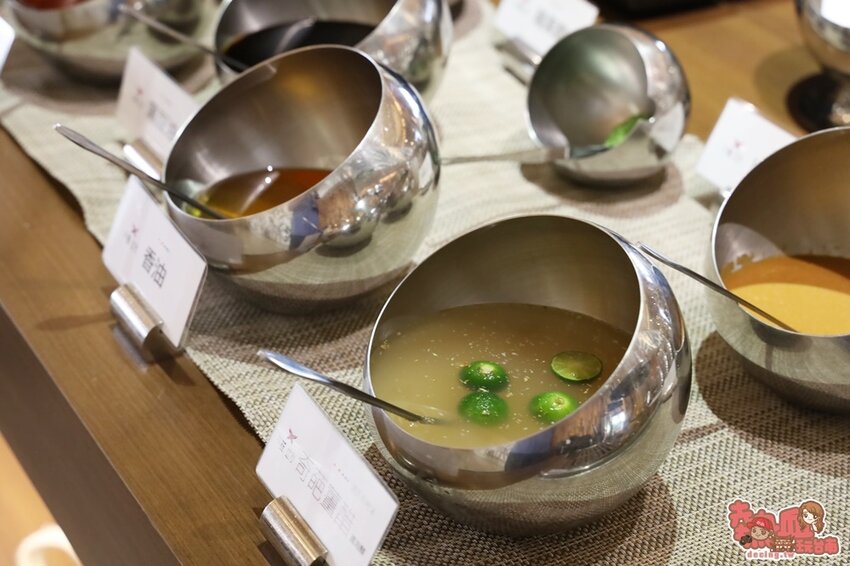 【台南火鍋】叢林系南洋風格型態的火鍋店!海鮮肉品滿到整個快溢出來。母親節、父親節聚餐推薦:花花世界鍋物WHATSWORLDresort-台南東區總店-火鍋界中的唯一奇葩 - 熱血玩台南。跳躍新世界