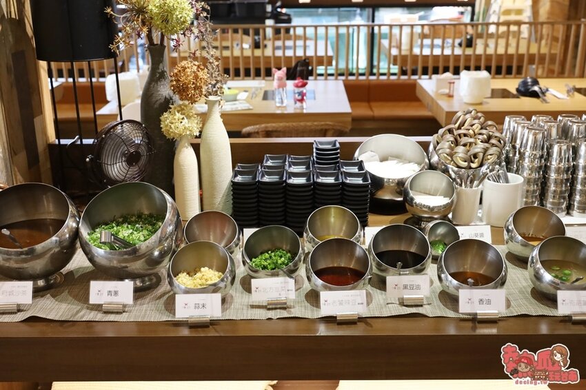 【台南火鍋】叢林系南洋風格型態的火鍋店!海鮮肉品滿到整個快溢出來。母親節、父親節聚餐推薦:花花世界鍋物WHATSWORLDresort-台南東區總店-火鍋界中的唯一奇葩 - 熱血玩台南。跳躍新世界