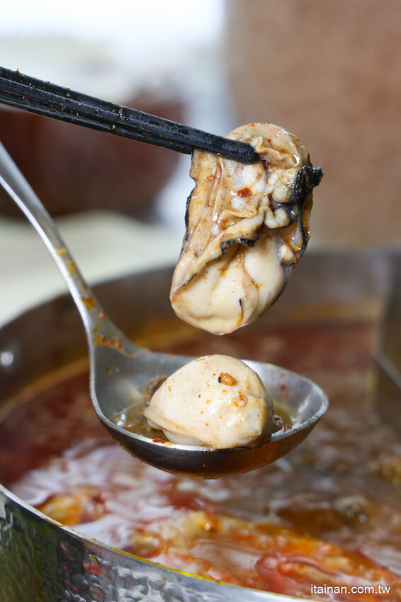 現撈活體波士頓龍蝦華麗上桌，打卡再送超巨帆立貝!台南最美麗的火鍋店「花花世界鍋物」台南聚餐推薦 @台南好Food遊