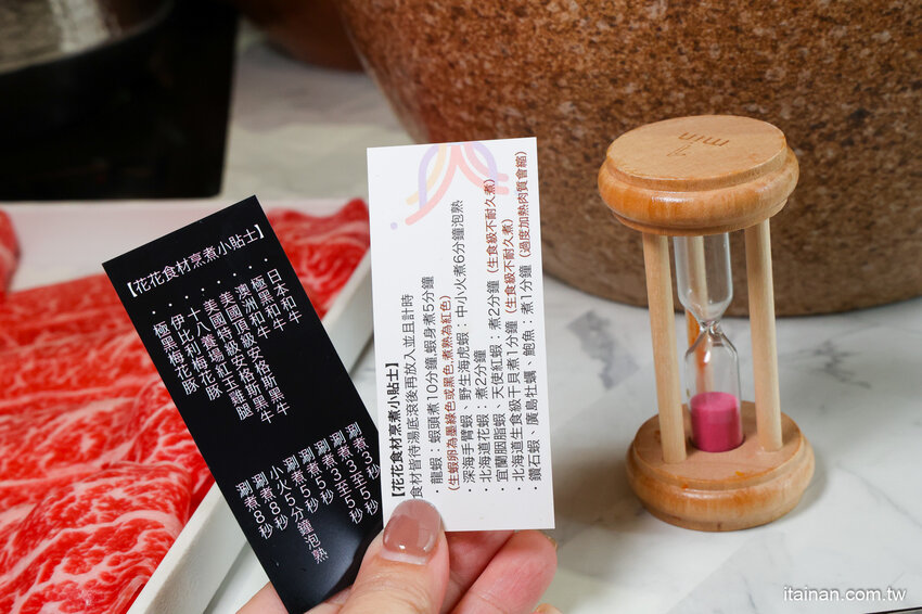 現撈活體波士頓龍蝦華麗上桌，打卡再送超巨帆立貝!台南最美麗的火鍋店「花花世界鍋物」台南聚餐推薦 @台南好Food遊