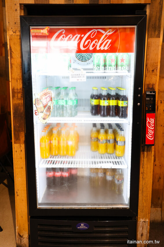 現撈活體波士頓龍蝦華麗上桌，打卡再送超巨帆立貝!台南最美麗的火鍋店「花花世界鍋物」台南聚餐推薦 @台南好Food遊